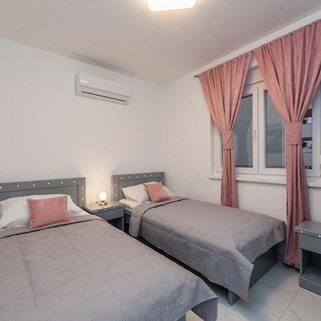 Villa Jana Luxury Apartments Novalja Rum bild