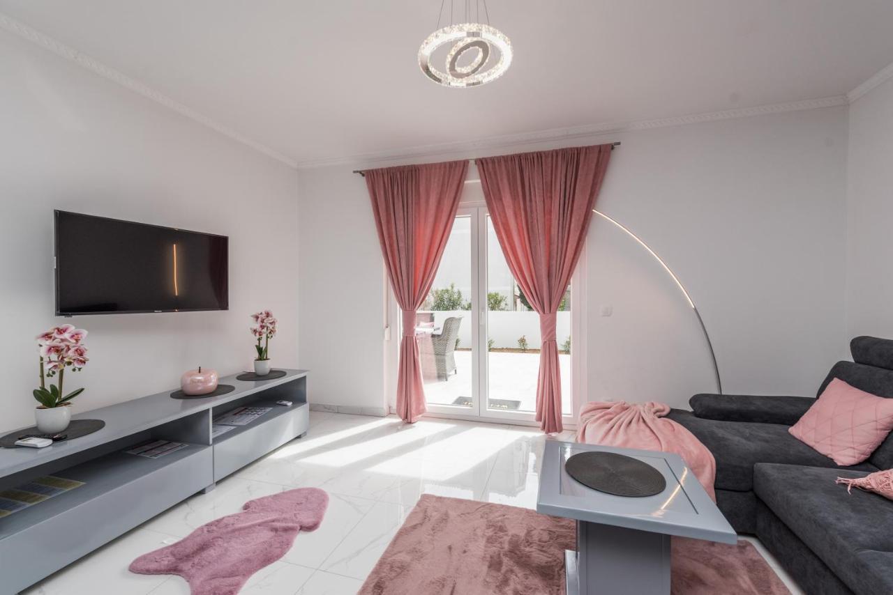 Villa Jana Luxury Apartments Novalja Exteriör bild
