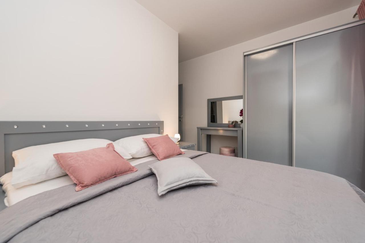 Villa Jana Luxury Apartments Novalja Exteriör bild