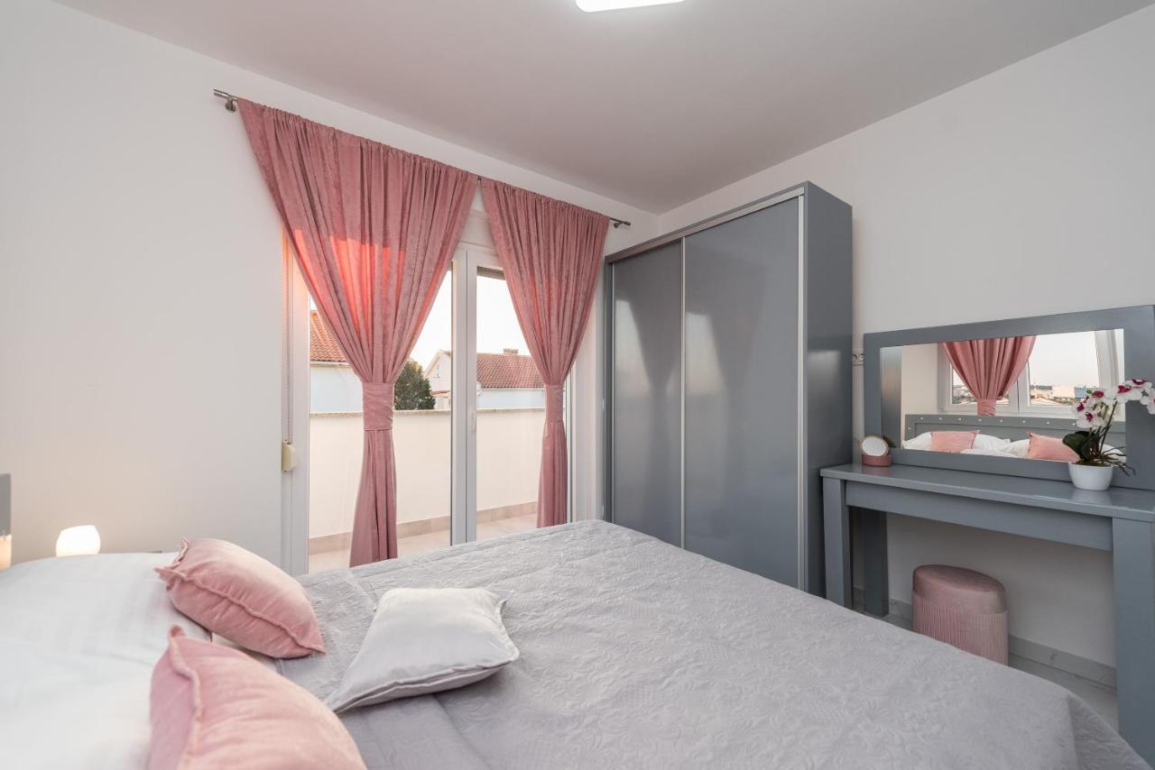 Villa Jana Luxury Apartments Novalja Exteriör bild